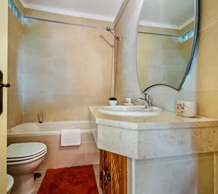 Vale Do Garrao Sleeps 8 With Pool And Air Con Vila