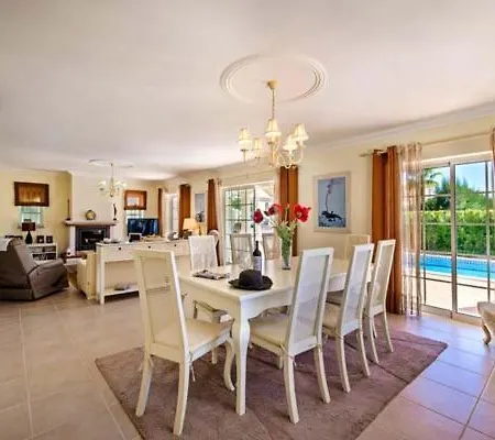 Vila Vale Do Garrao Sleeps 8 With Pool And Air Con